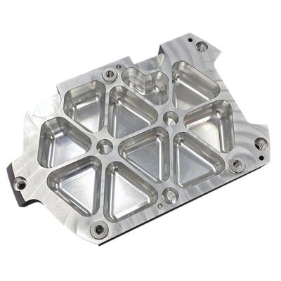 Chiếc máy CNC 5 trục Titanium chính xác